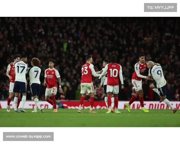 西汉姆联对阵曼联焦点战，保级区迎战欧战区引关注